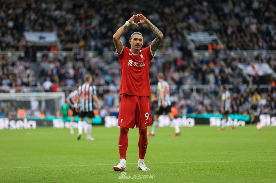 与利兹签下 与利兹签下