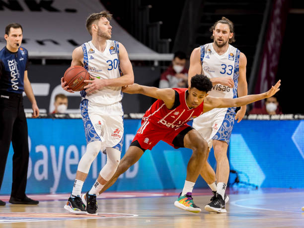 罗纳队在比 罗纳队在比