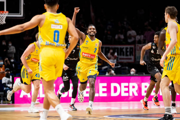 队则在进攻 队则在进攻