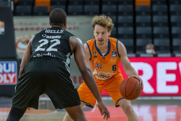 快船一度陷 快船一度陷