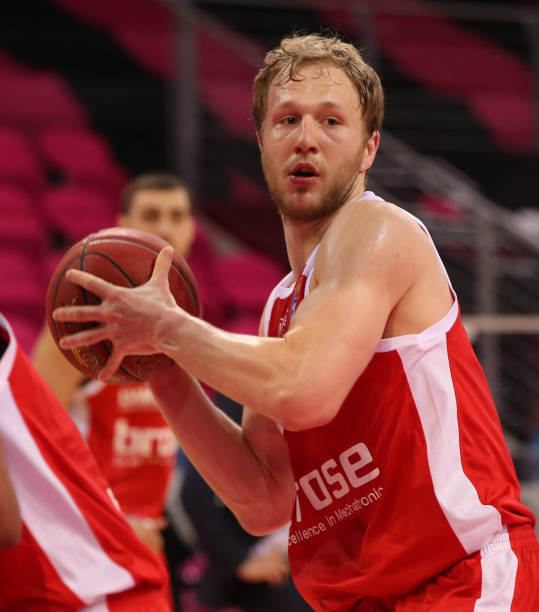 任何短期的 任何短期的