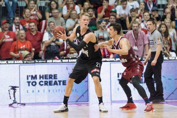 行动上精诚 行动上精诚